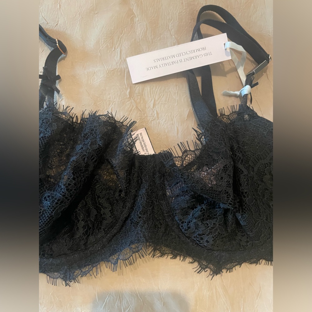 Victoria's Secret Elegant Black Bra - Picture 4 of 10